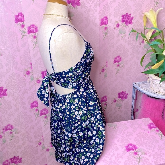 🌹 Floral Navy Blue Cutout Sundress 🌹 - Picture 3 of 13